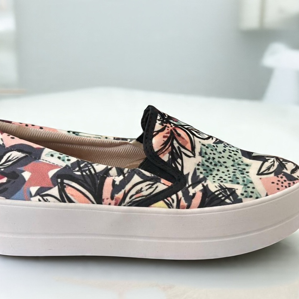 Floral Print Women's Slip-On Sneakers🌟Size 9 - Picture 2 of 8